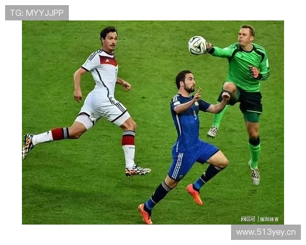 诺伊尔巅峰期对梅西进攻的防守解析